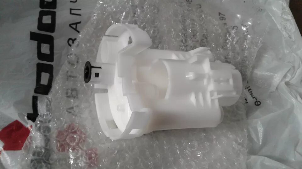 Тойота ист фильтра. Топливный фильтр тойота белта. 3. Топливный фильтр тойота ист 2005. Датчик уровня топлива toyota platz ncp12.