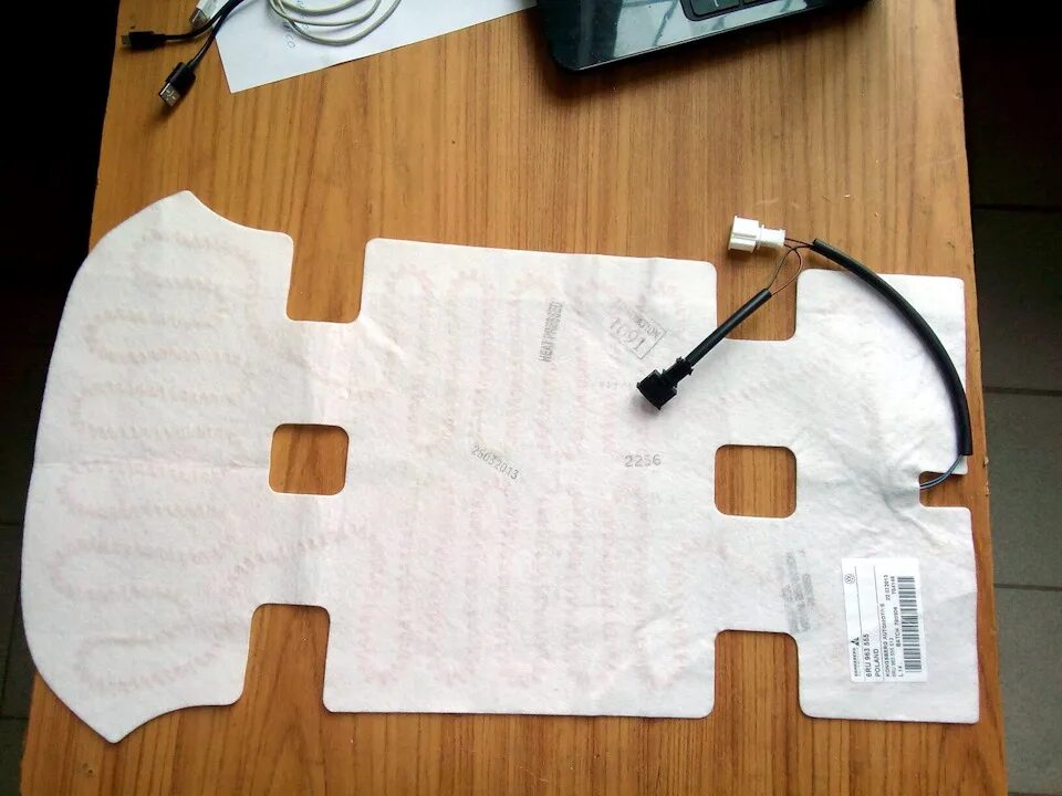 Обогрев сиденья vw polo sedan. Подогрев сидений фольксваген поло. Обогрев лобового стекла поло седан. Кнопка подогрева сидений vw polo. Фольксваген поло 2017 подогрев сидений кнопка.