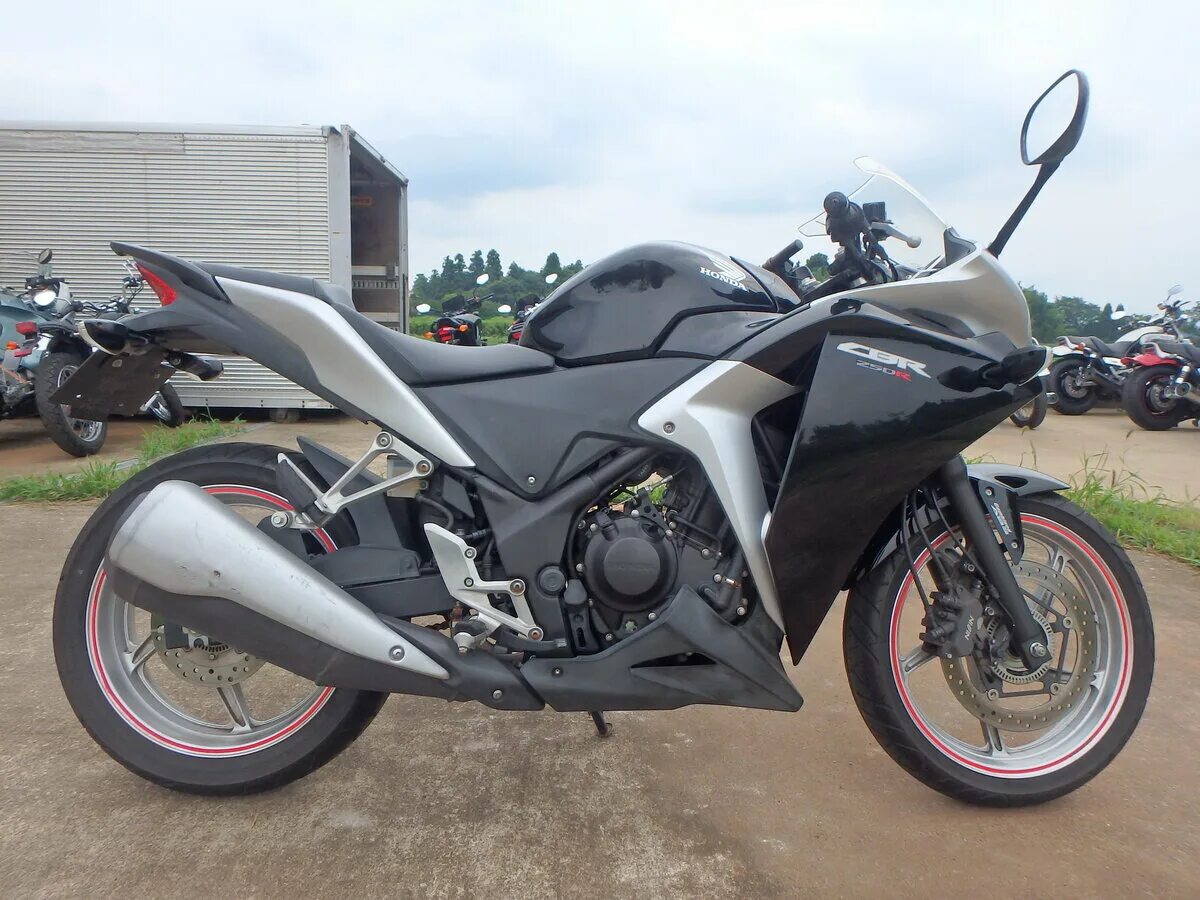 R 250 куплю. Honda cbr250r 2011. Honda CBR 250 2011. Honda CBR 250r черный. Хонда СБР 250 Р.