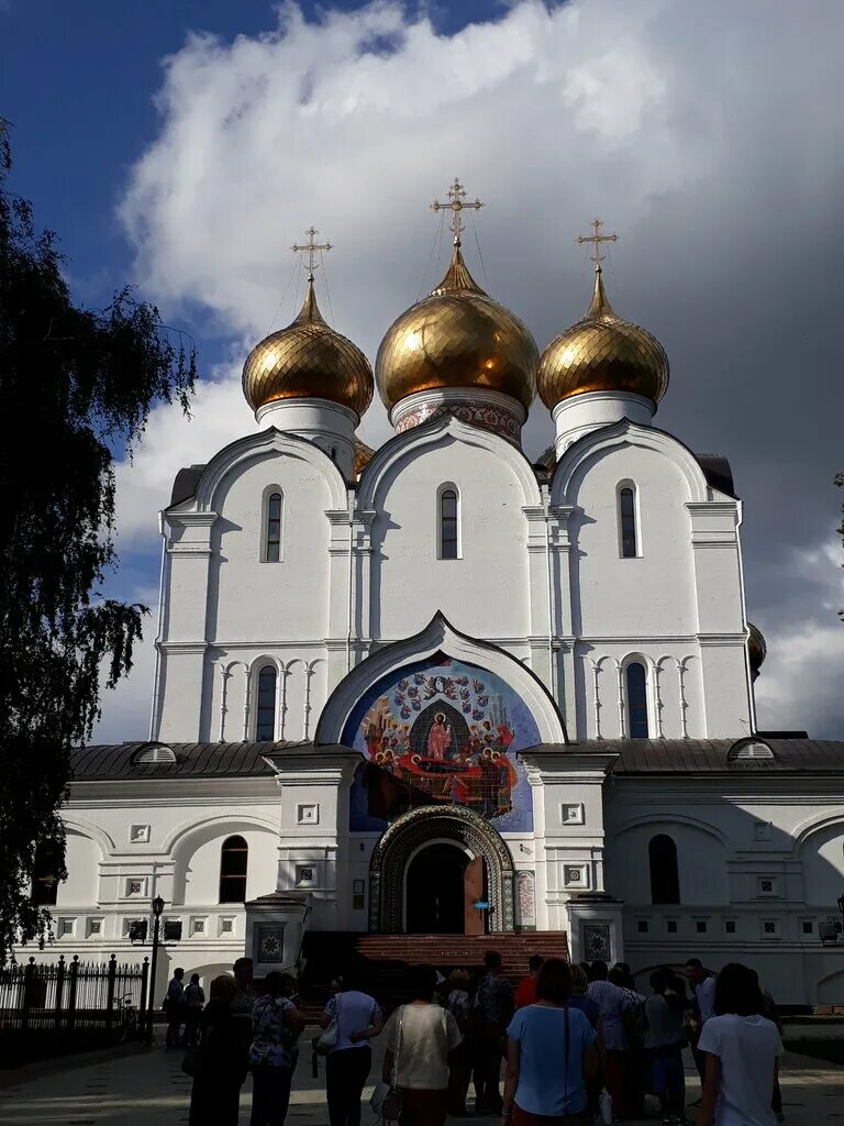 Православные часовни фото. Церковь на орловке набережные челны. Приходской храм. Сегодня день для церкви. Храм александра невского томск.