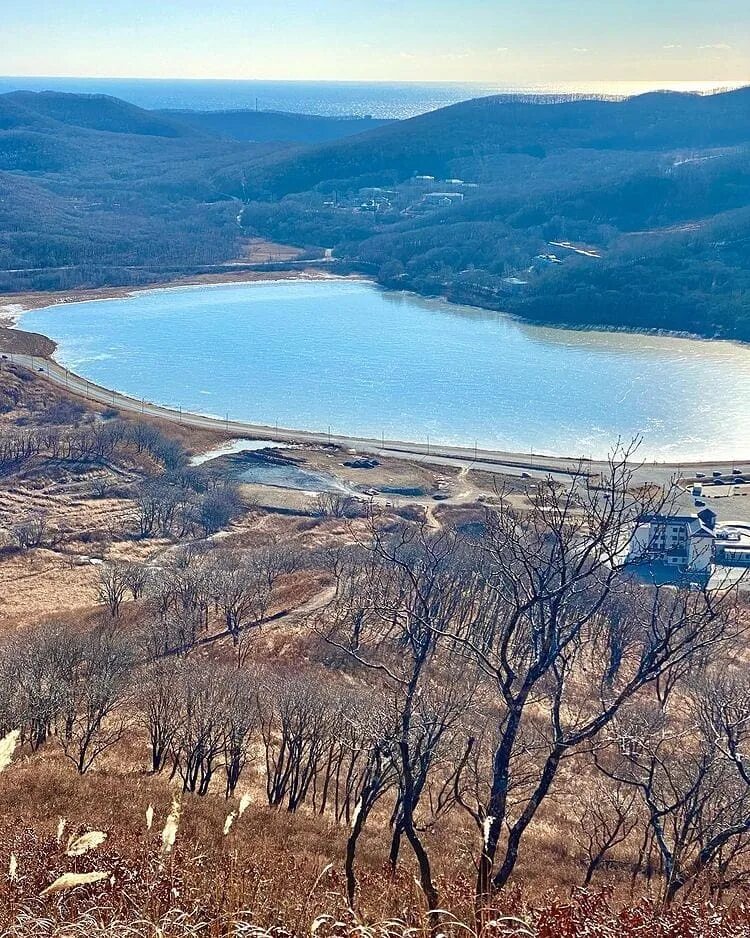 Приморский край сопка Увальная. Озеро Рица находка Приморский край. Находка Приморский край сопки. Сопки Приморского края сопки.