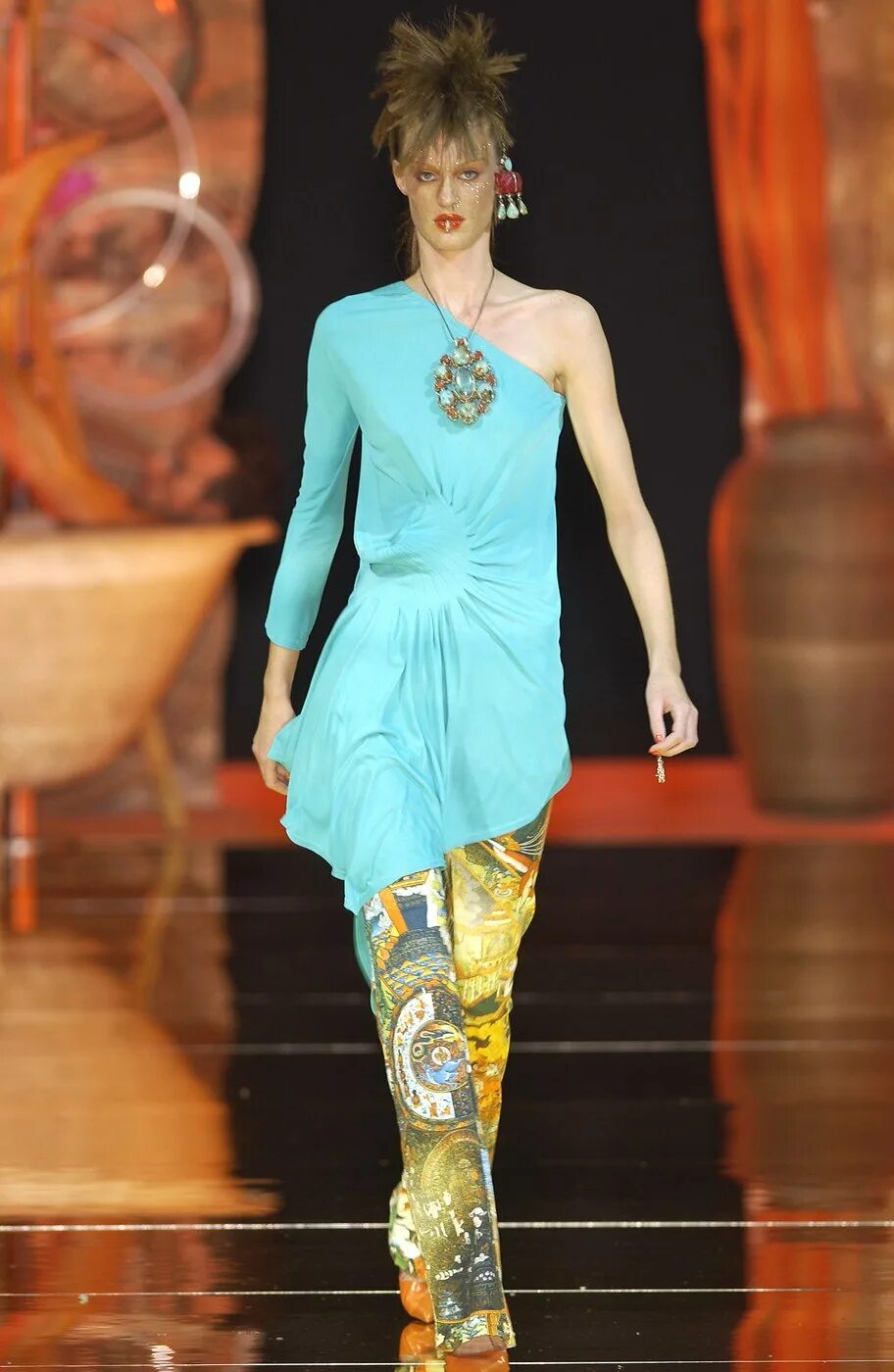 Середин модельер. Мода 2003 года. Мода 2003 в россии. Мода 2003 года в россии. Чумовая пятница фильм 2003.