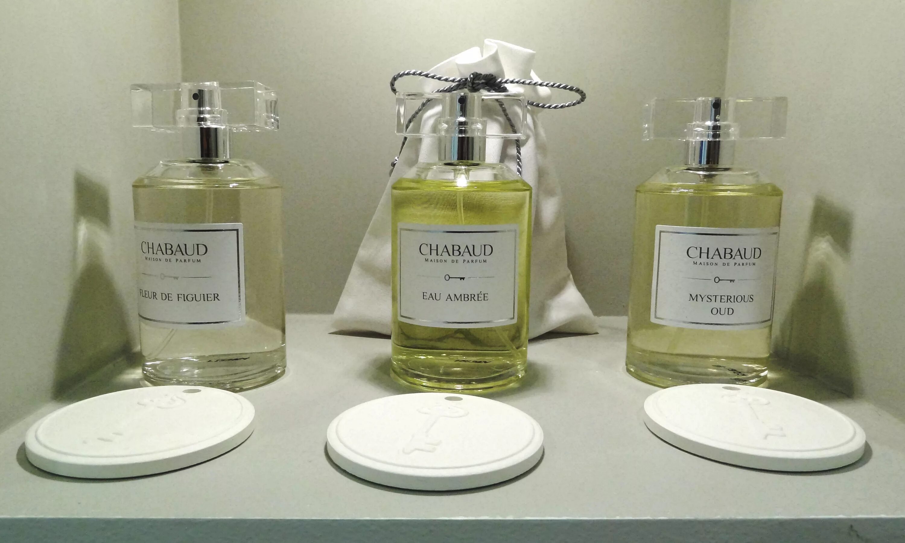 Lait de vanille. Chabaud cedre noble 30 мл (парфюмерная вода). chabaud maison парфюм женский. chabaud maison de parfum lait concentre миниатюра. духи сгущенка chabaud.