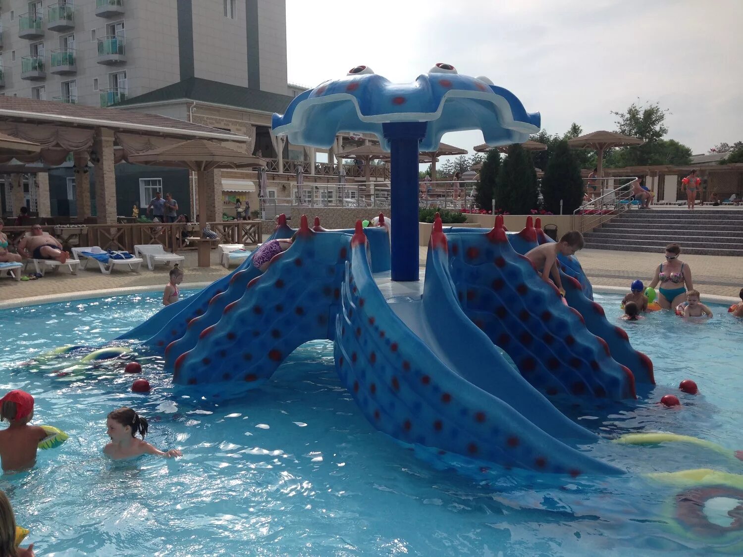 отель с горками. отель тирана аквапарк шарм-эль-шейх. отдых с детьми бассейн с горками. пансионат селена анапа бассейн. эфталия аква парк.
