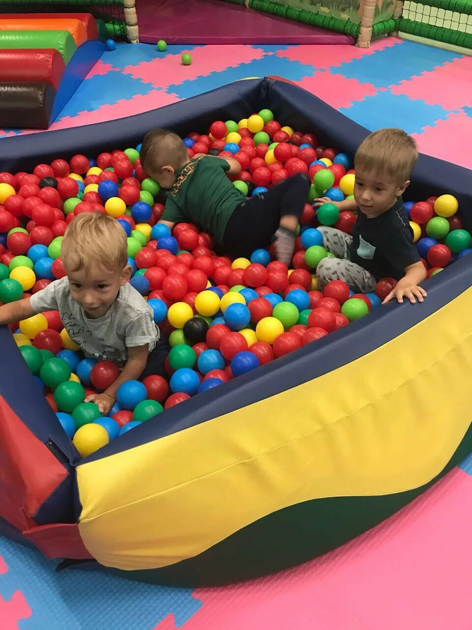 Веселый остров новосибирск сайт. Весёлый остров новосибирск. Веселый остров новосибирск сайт. Детский центр весёлый остров новосибирск. Веселый остров новосибирск сайт.