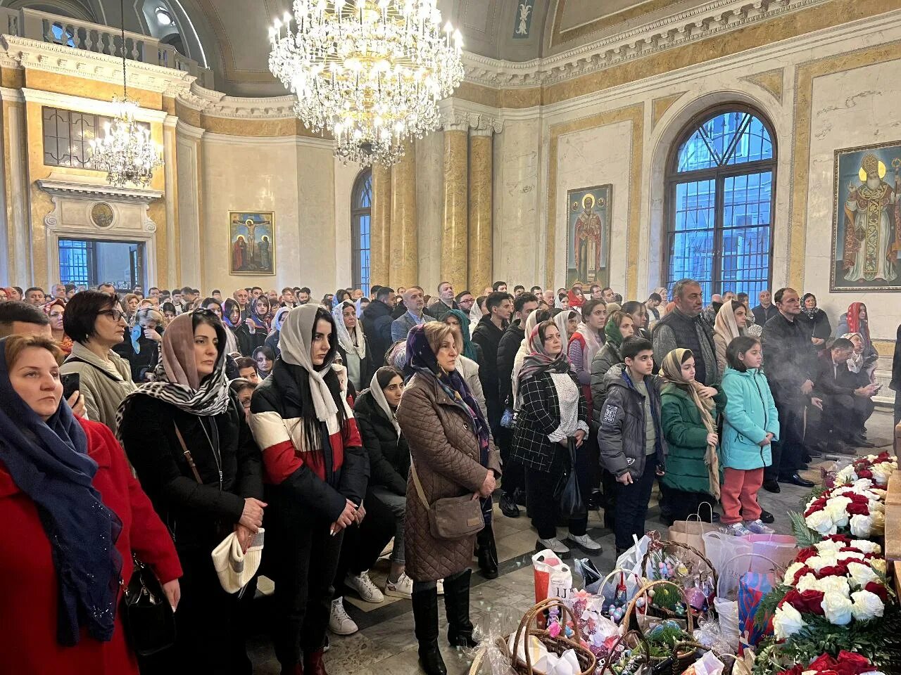 Пасха у армян в этом году. Пасхальная служба. Пасхальное богослужение. Пасха храм. Пасхальный праздник в храме.