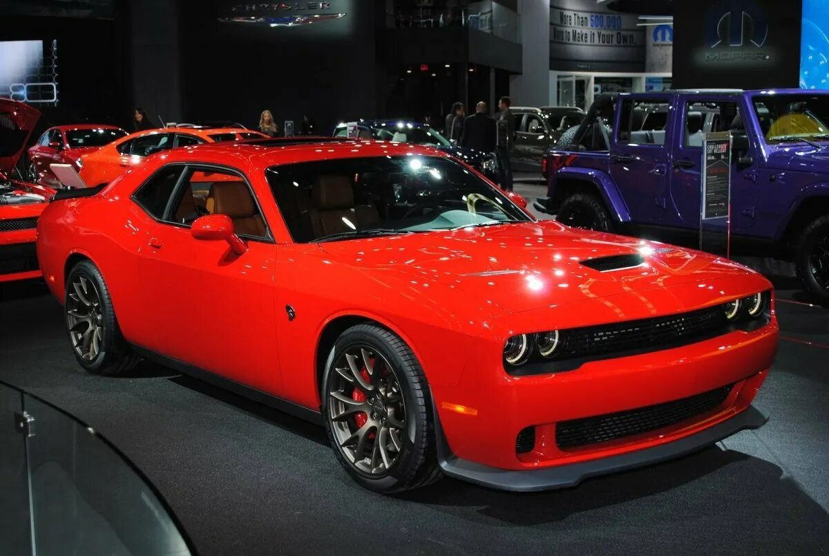 Челленджер хелкат. Додж Челленджер Хеллкэт. Dodge Challenger srt 2016. Додж Челленджер хел кет. Додж Челленджер Hellcat.