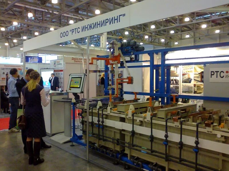 Автоматизированной гальванической линии для цинкования. Инженер ртс. Ртс инжиниринг на выставке. Гальваника цех. Ртс оборудование.