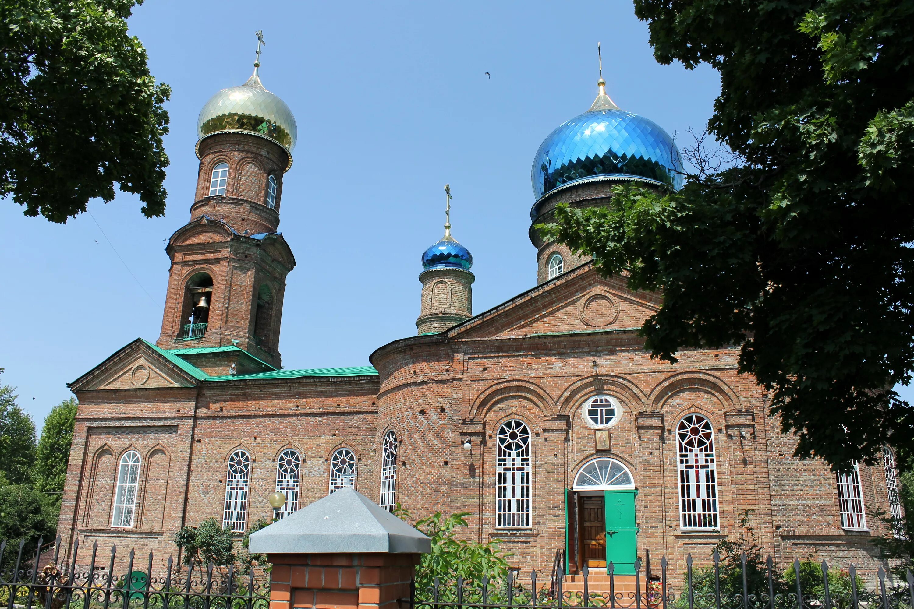 Старый Оскол Казацкая Церковь. Храм Вознесения Господня в Старом Осколе. Вознесенский храм (старый Оскол). Старый Оскол храм Вознесения Господня в казацкой Слободе.