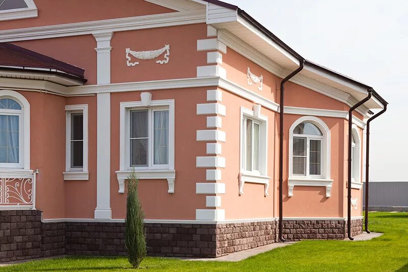 молдинг на фасаде. универсальный молдинг sat 30 мм. молдинги наружные. декоративные карнизы для фасада. алюминиевый молдинг для мебели.