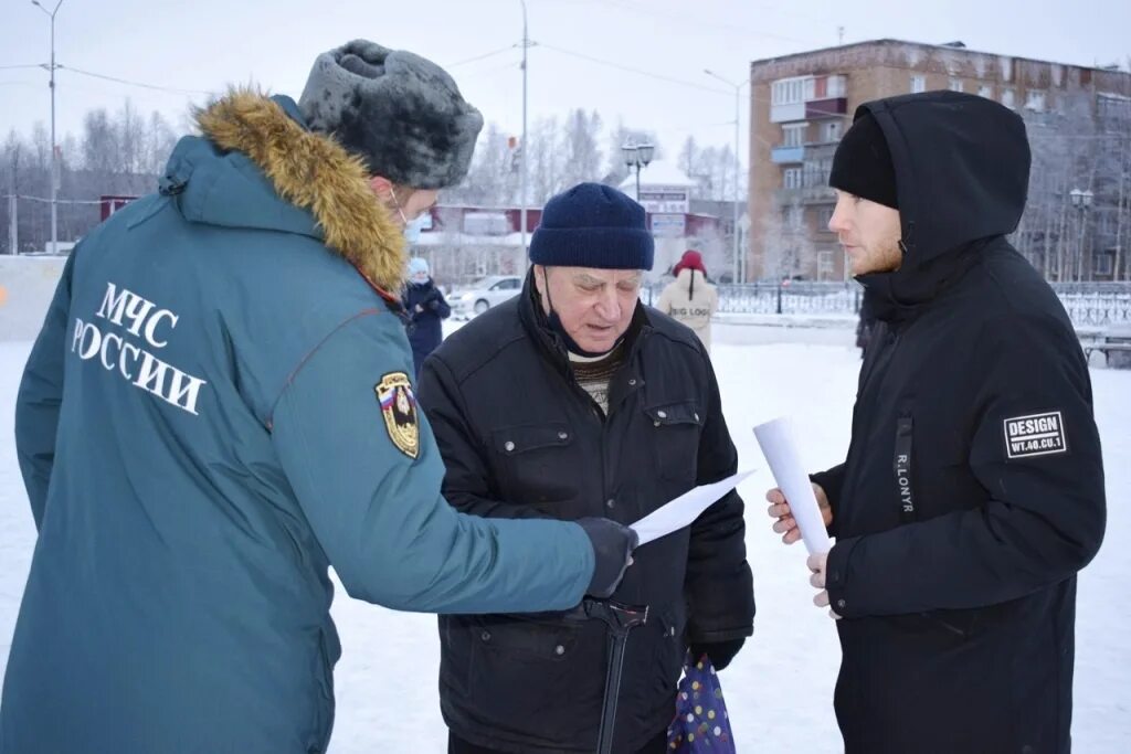 Доставка инта. Инта люди. Сотрудники МЧС Г. Инта. Инта жители. Пожарка в Инте.