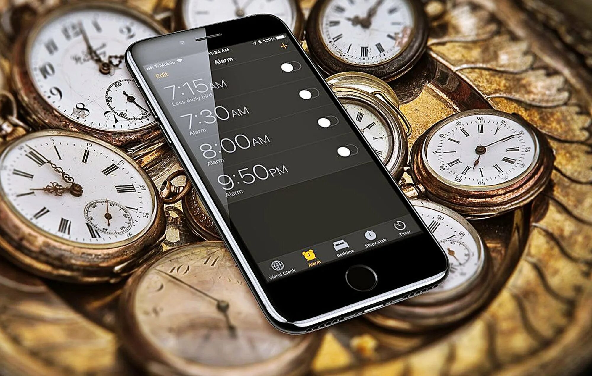 Телефон в качестве будильника. Будильник на телефоне. Фон для мобильного приложения с часами. Красивые обои на айфон с часами. Часы мобильное приложение.