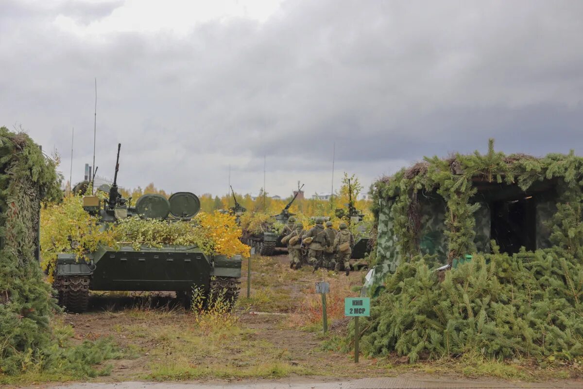 Маскировка военных объектов. Маскировка техники на местности. Маскировка военной техники. Маскировка военной техники в полевых условиях. 74 военных объектов