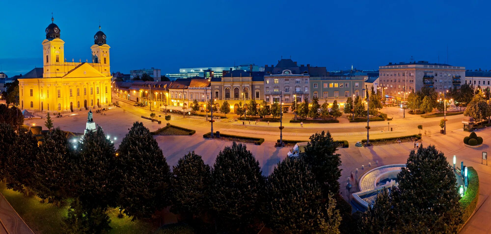 Debrecen. Город Дебрецен Венгрия. Дебрецен Венгрия достопримечательности. Дебрецен зима. Дебрецен мемориал.