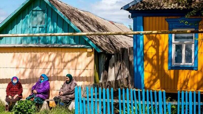 Малые села. Маленькое село. селянин в селе. деревня колядино. большие люди маленького села.