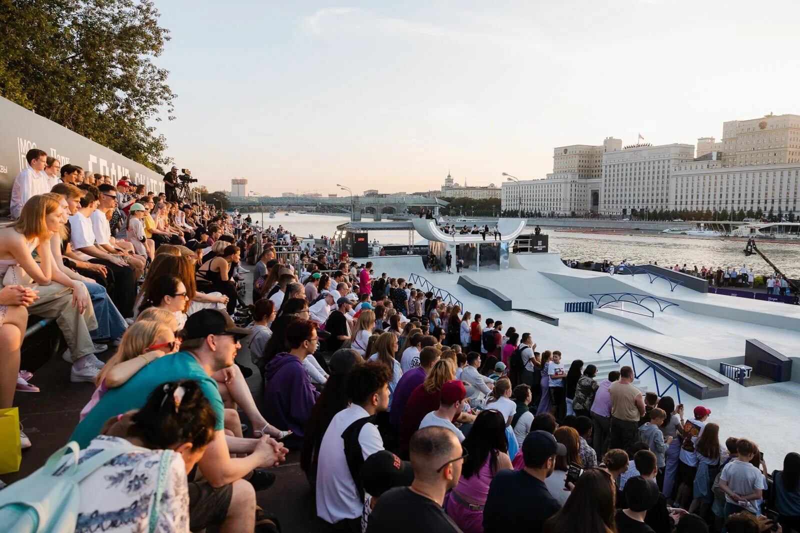 Заезды фестиваль. Grand skate tour 2024. Coll night on scoot. Фестиваль таврида арт 2023 в крыму. Заезды молодых деятелей культуры и искусств таврида.