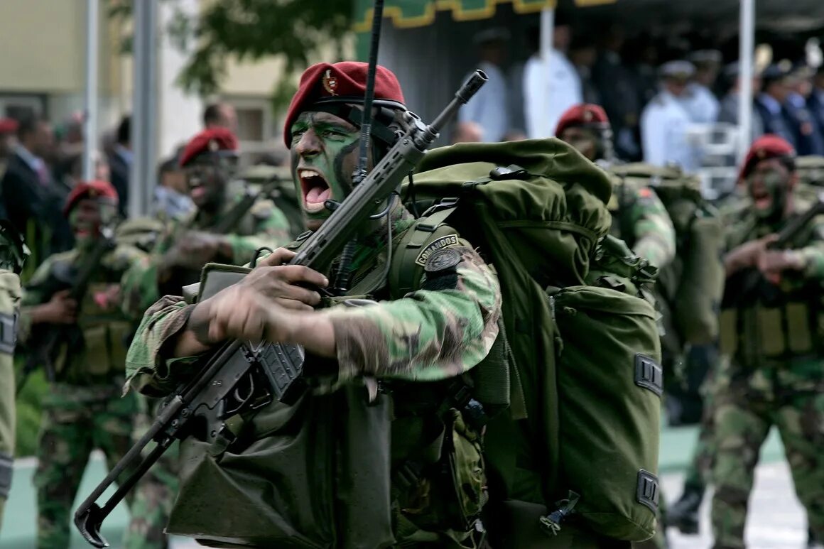 Com comando de voz. Portugal Special Forces. Exercito Portuguese фото. Grupo de operações especiais (Portuguese for Special Operations Group).