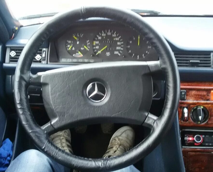 Обтянул руль - Mercedes-Benz E-class (W124), 2 л, 1995 года аксессуары DRIVE2