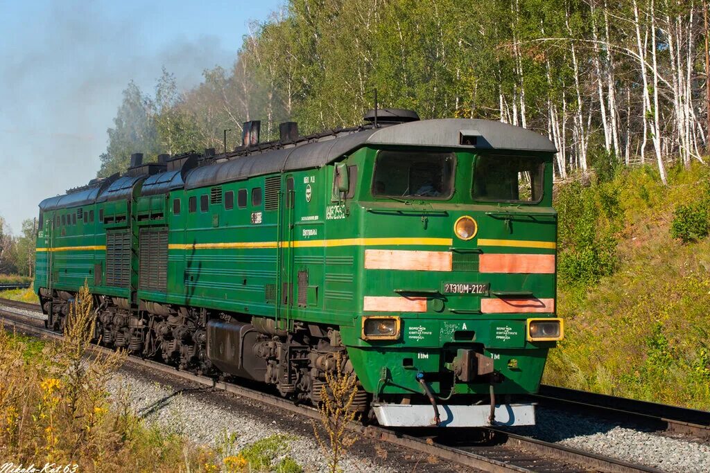 Найти тепловоз. Тепловоз 2тэ10м. тепловоз 2тэ10м пассажирский. 2тэ40 тепловоз. тепловоз 2тэ116г.