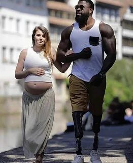 Негр В Белом Платье.