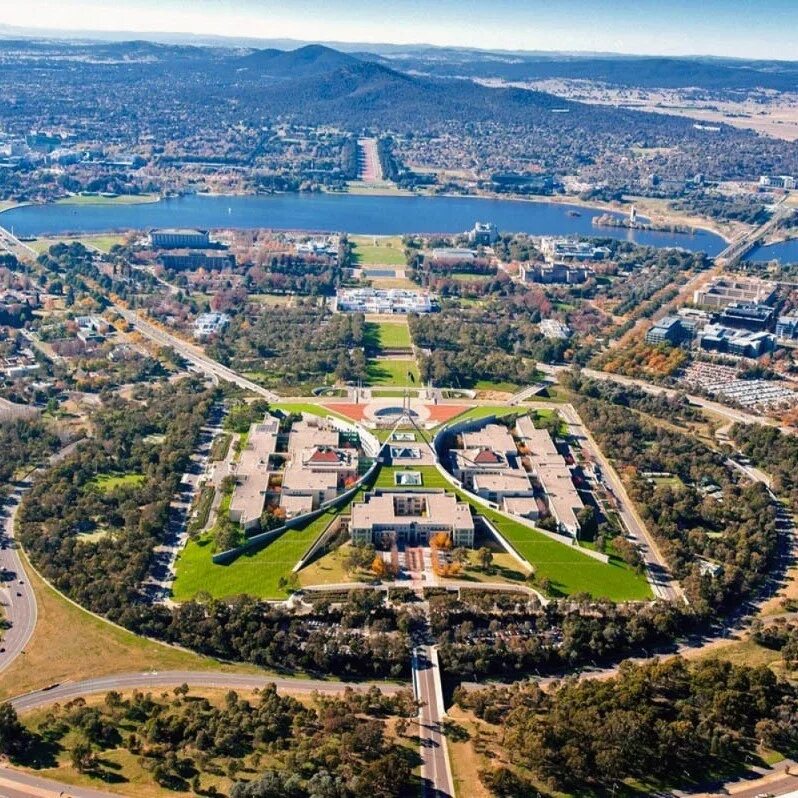 Население столицы австралии. Канберра австралия. Канберра столица австралии фото. Австралия брисбен голд кост. Население столицы австралии.