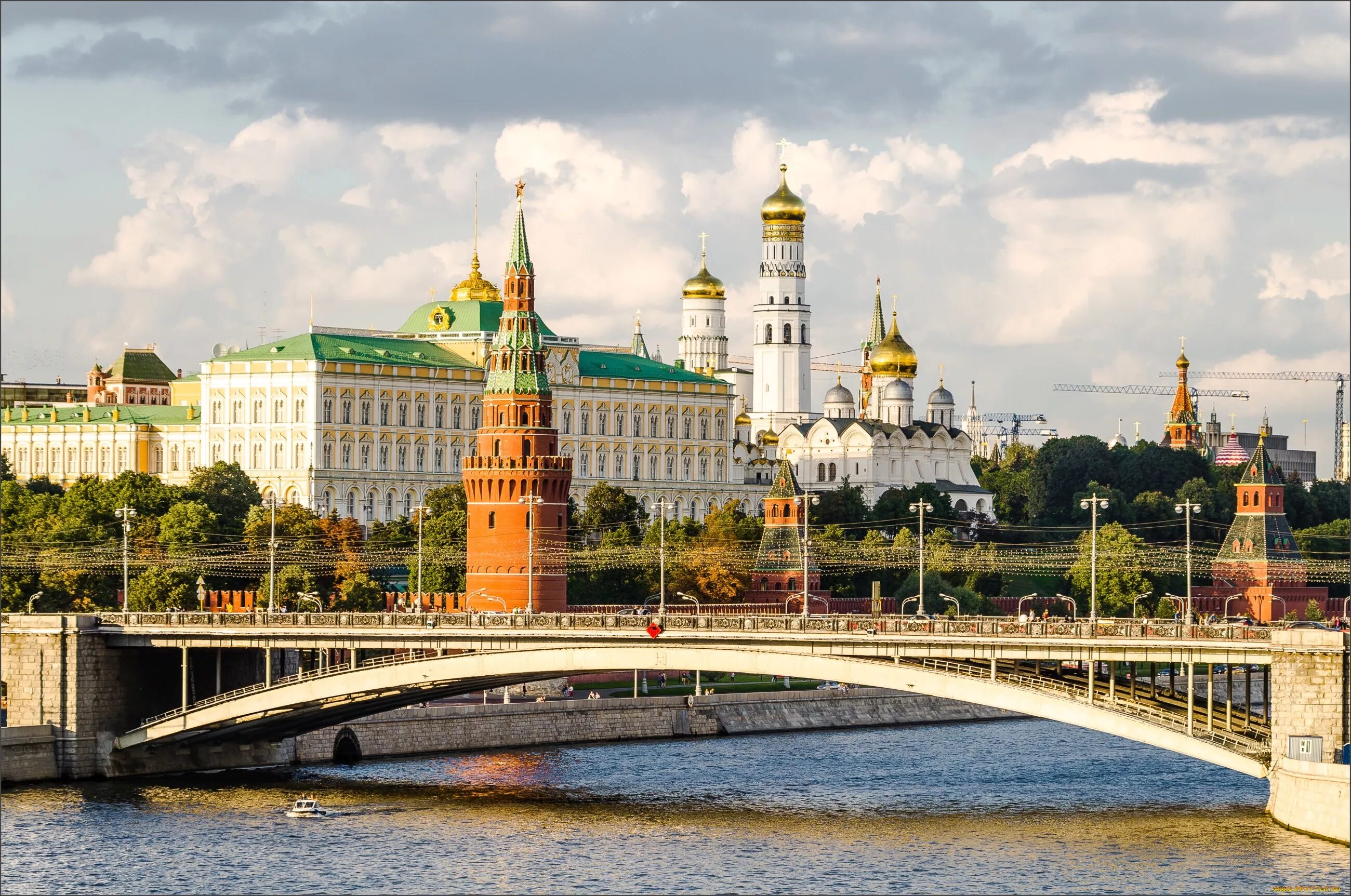 Московский Кремль ЮНЕСКО. Кремль Москва. Москва Кремль Москва река. Москва Кремль лето. Московские просторы