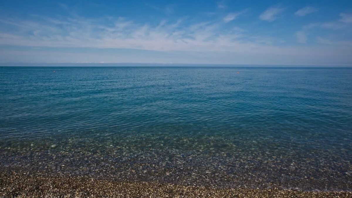 Сочи Адлер море. Черное море Сочи. Адлер море горы. Сочи вид на море. Вода в море в сочи в мае