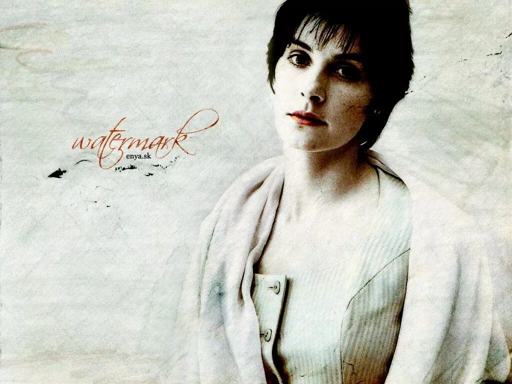 Эния ирландская певица. Enya 1988. Enya - the very best of Enya обложка. Enya в молодости. Enya go sonic