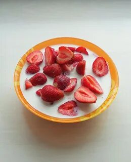 Клубника с молоком