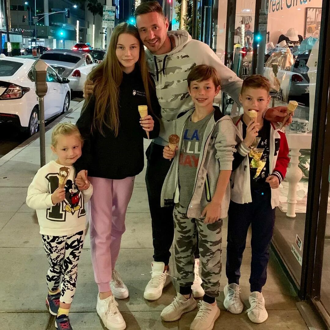 илья ковальчук и николь амбразайтис. семья ковальчука фото. николь амбразайтис-ковальчук дети. ковальчук семейное положение. николь амбразайтис-ковальчук дети.