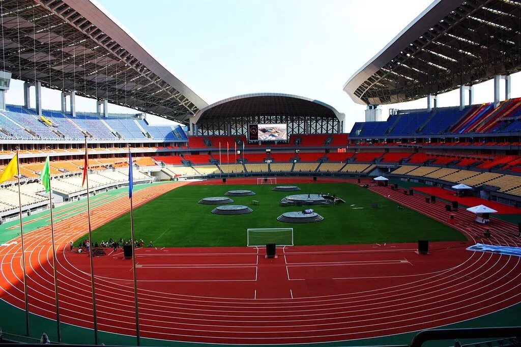 Stadion. Гуандун Олимпик Стэдиум. Наньтун Стэдиум. Стадион Буденкор. Кирклесс стадион.