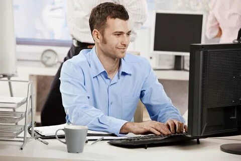 Мужчина на работе 
