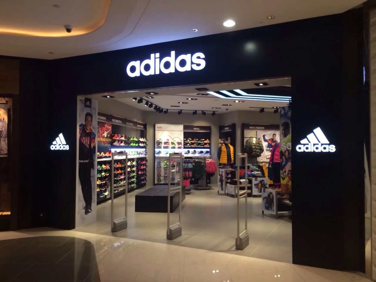 Адидас уфа. Adidas Store. Adidas shop. Adidas Hong Kong. Адидас магазин в Америке.