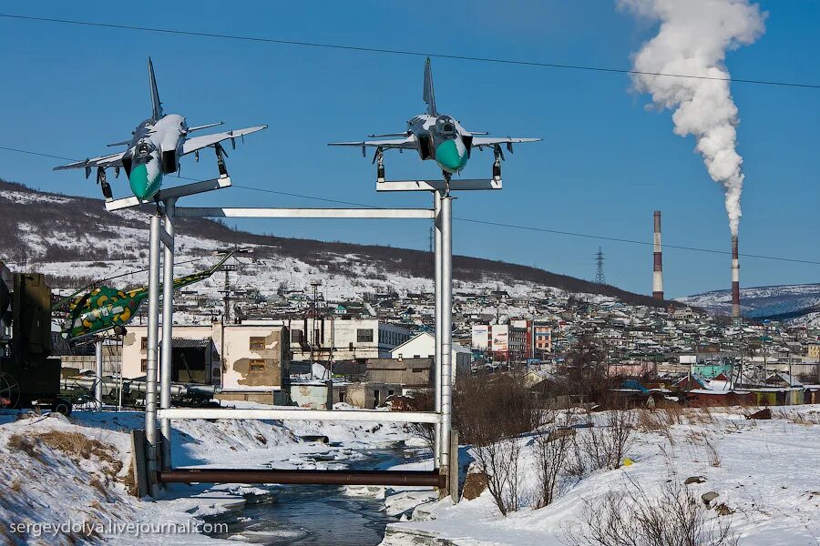 Сколько времени будет в магадане. Магадан фото. Музей под открытым небом Магадан. Магадан сейчас. Магадан грязный город.