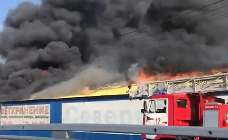 пожар на складе бирюса в красноярске. сгорела машина в королеве сегодня. красноярск пожар 2015. чп красноярск сегодня пожар. калинина 10 красноярск.