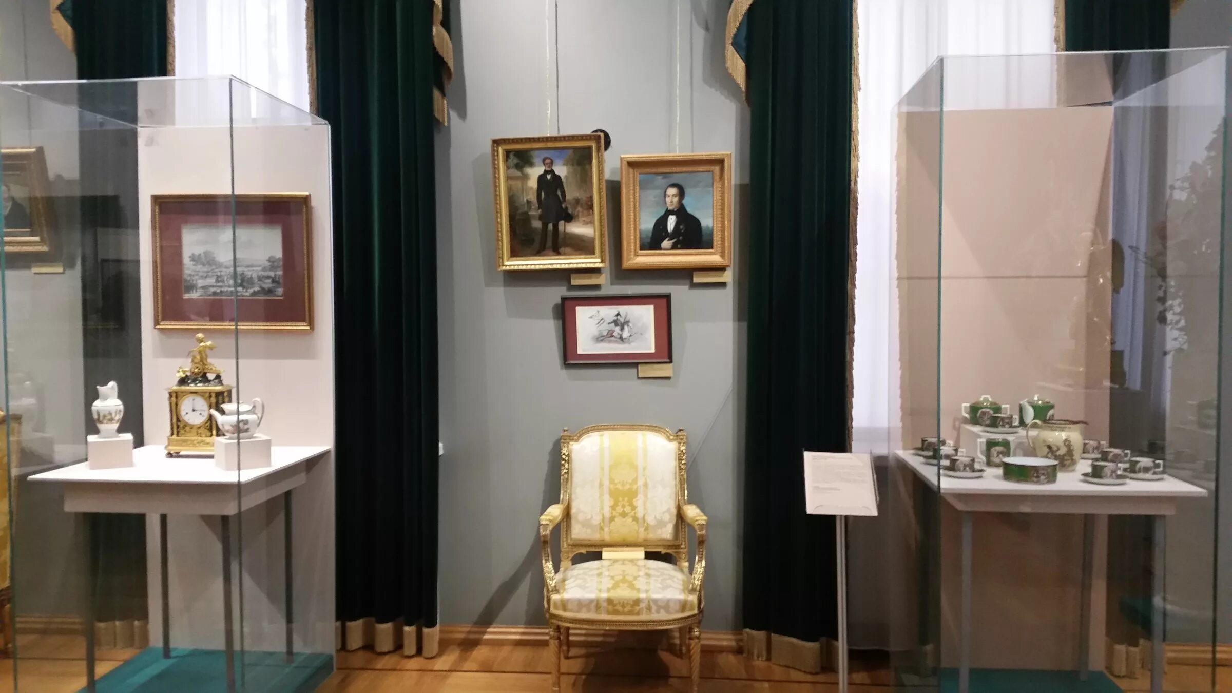 музей шоколада в москве люблино. выставка история московского шоколада в люблино. выставка в музее. выставка три века русской парфюмерии в усадьбе люблино. выставка три века русской парфюмерии в усадьбе люблино.