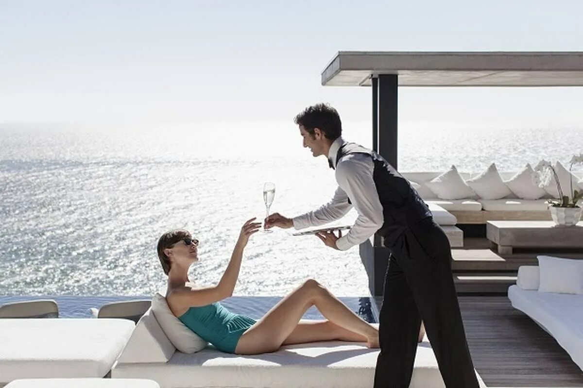 Пара в богатом доме. Роскошный ошибка. Девушка роскошь. Роскошная женщина. Красивые богатые пары.