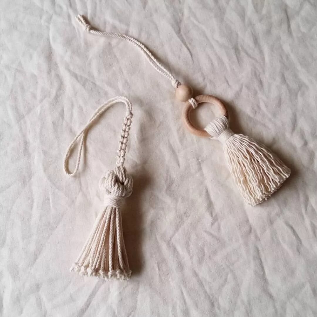 Кисточки макраме. Макраме кисточки. Кисточки для штор макраме. Кисточки из макраме. Кисть из джута.