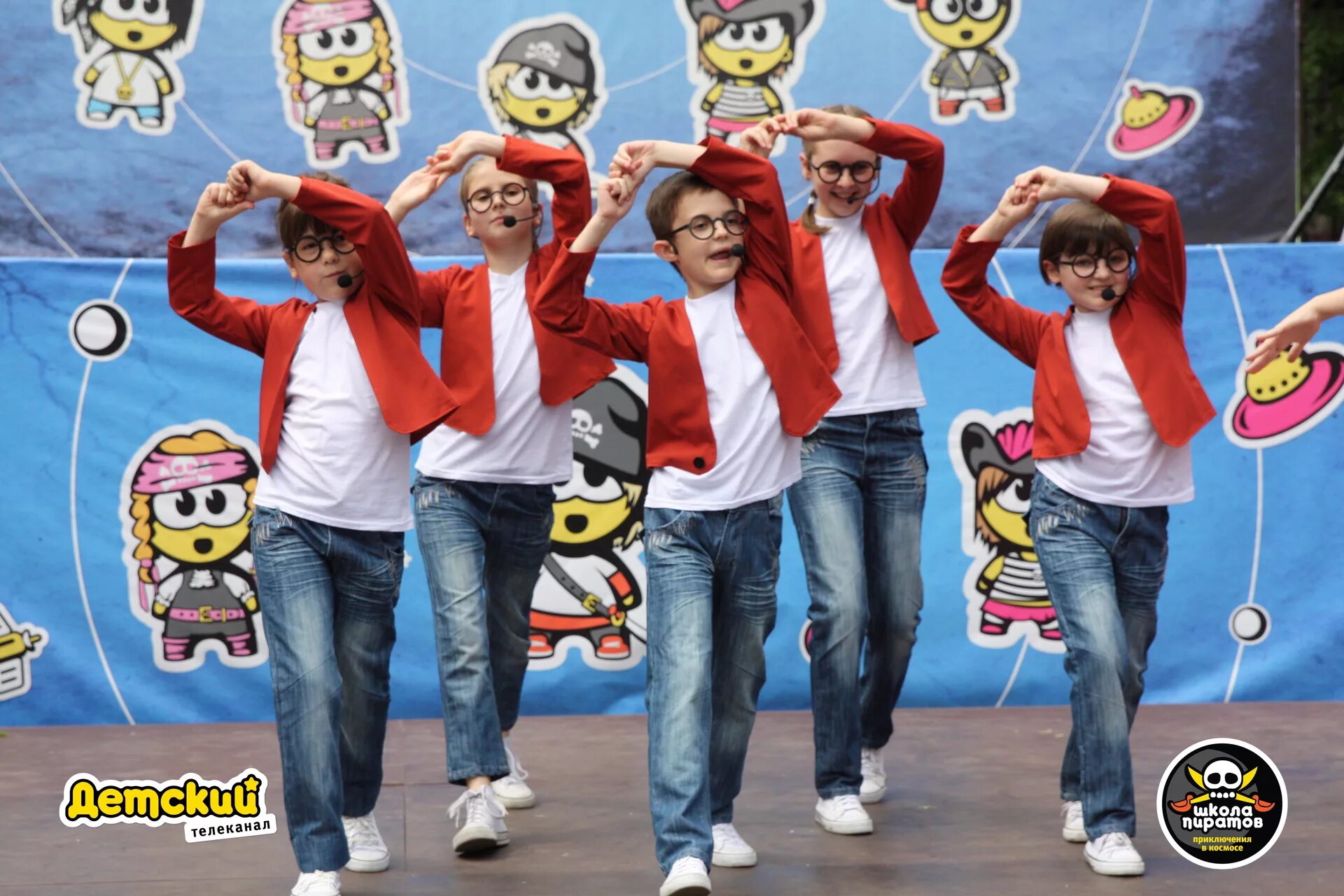 детские телеканалы. школа пиратов телеканал детский. каналы детские каналы. карусель детский телеканал. телеканал детский смельчак.