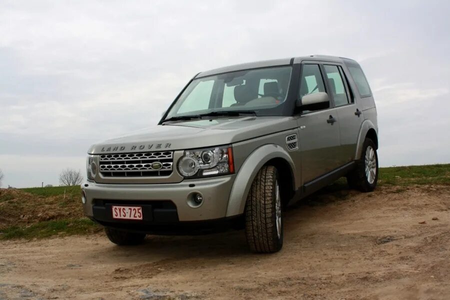 Ленд Ровер Дискавери 4 поколения. Ленд Ровер Дискавери 3 поколения. Land Rover Discovery 4 tdv6 se. Ленд Ровер Дискавери HSE tdv6. Дискавери поколения