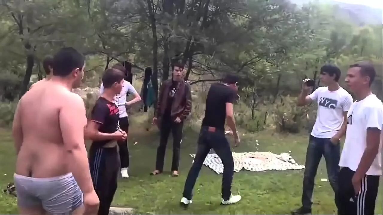 Драка в симферополе с чеченцем. В крыму чеченцы устроили драку. Драка с кавказцами. Драка с кавказцами. Драка с кавказцами.