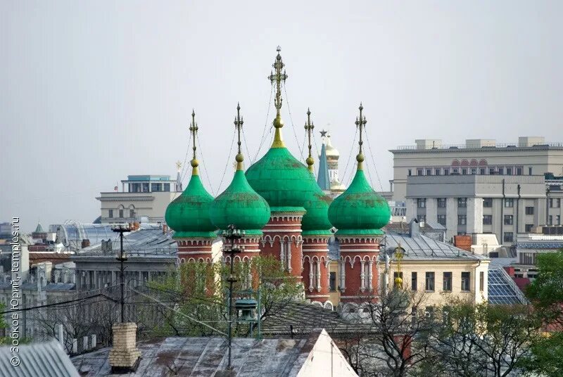 Купола ростовского кремля. Ярославль зеленые купола. Церковь с зелеными куполами ярославль. Зеленые купола новосибирск. Купол зеленого цвета.