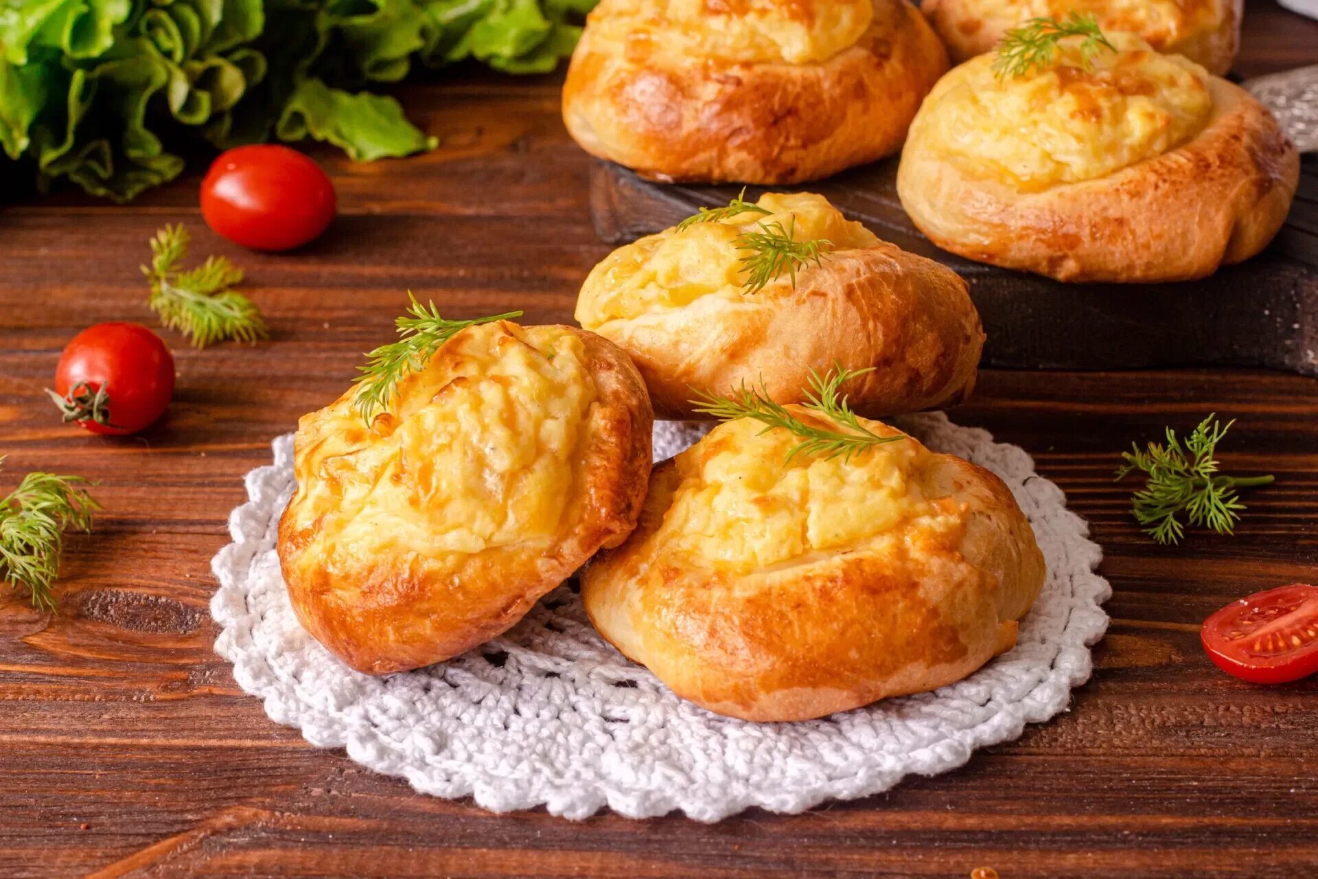 Шаньги с картошкой. Шаньги, ватрушки. Сибирские ватрушки с шаньги. Мордовские шаньги. Ватрушка с картофелем.