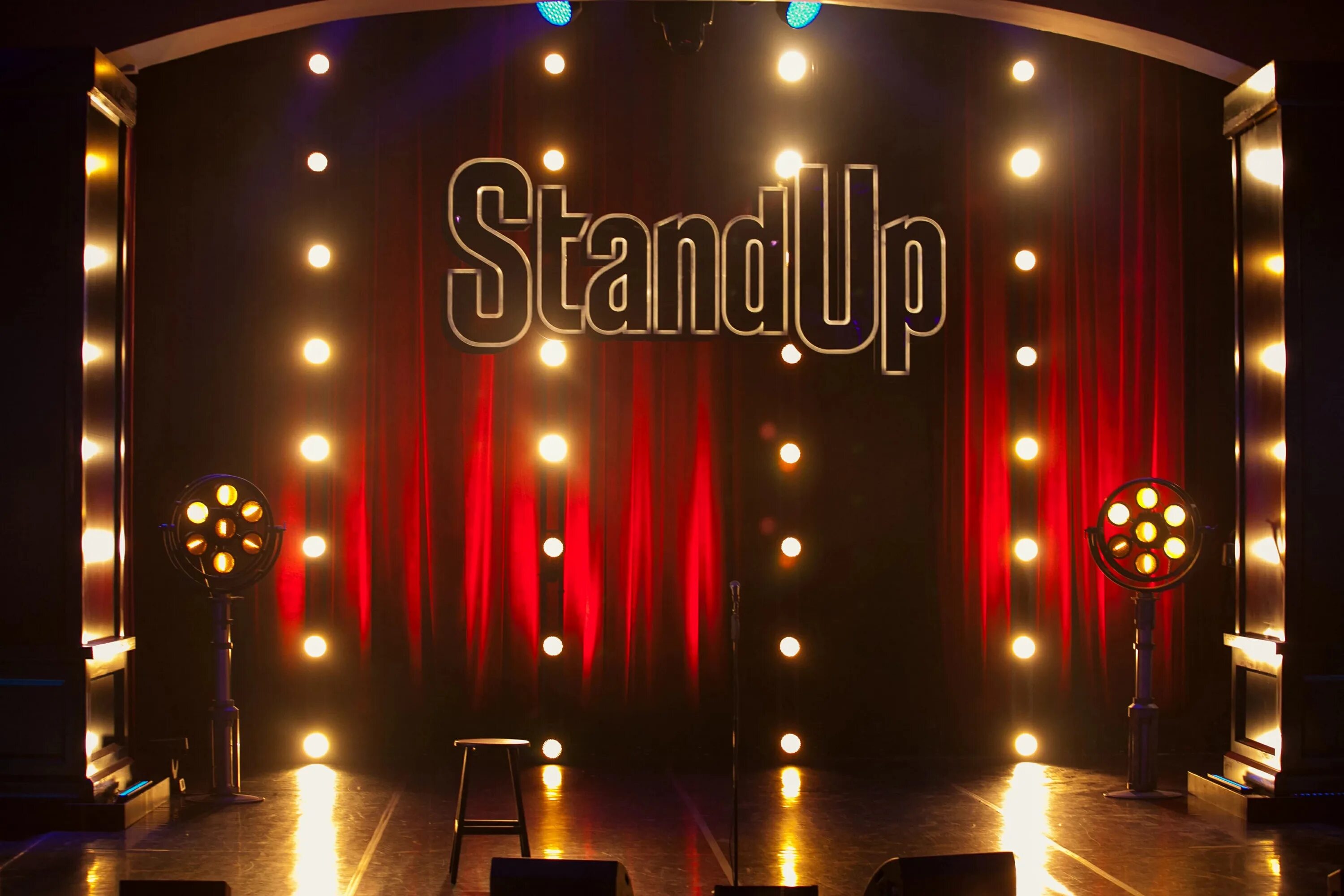 Stand up купить. Стендап сцена. ТНТ шоу стенд ап. Сцена занавес. Stand up сцена.