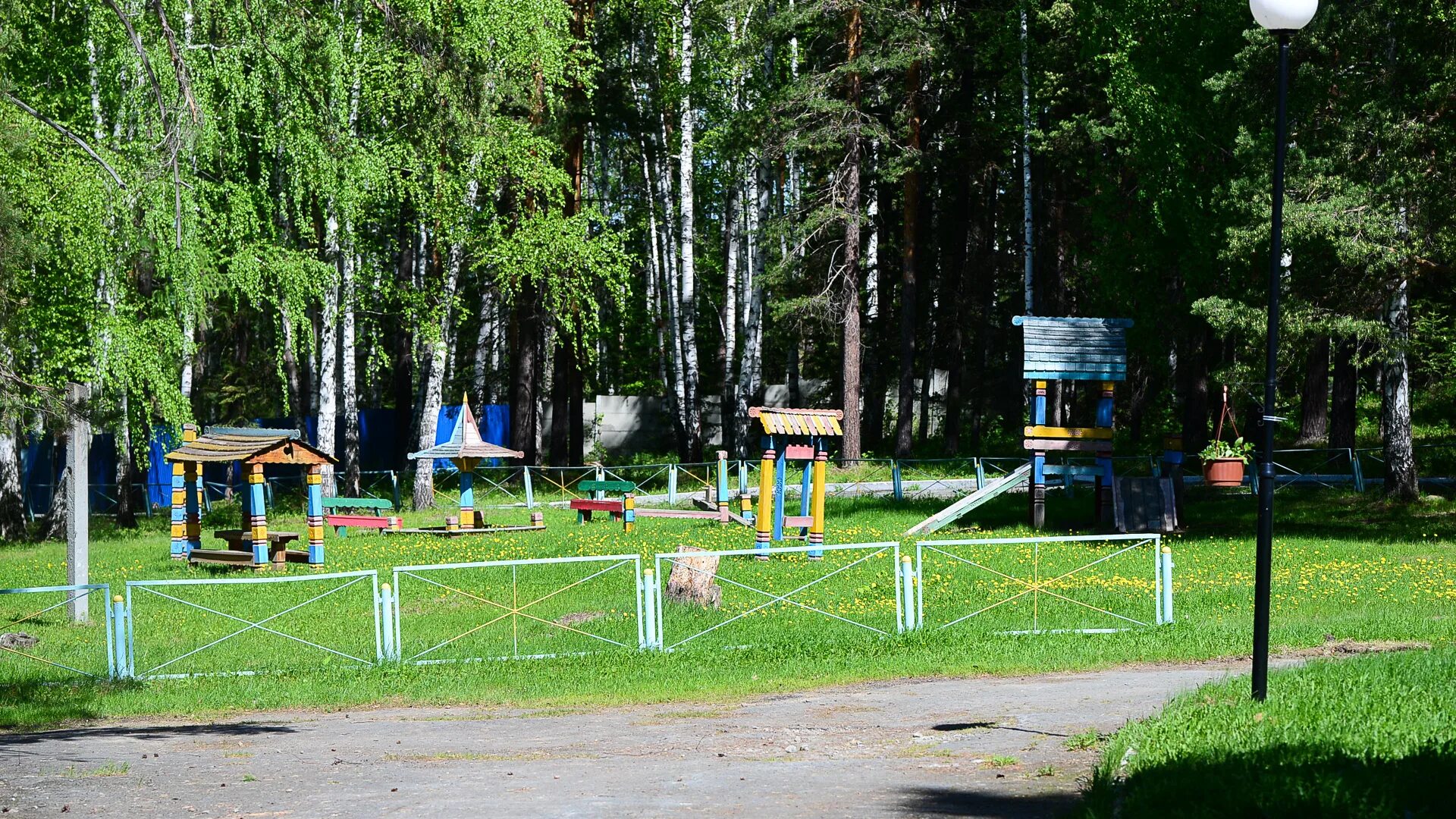 Перевести дол. Лагерь оздоровительный Челябинская область. Загородный лагерь. Детский загородный лагерь. Детские лагеря в Челябинской области.