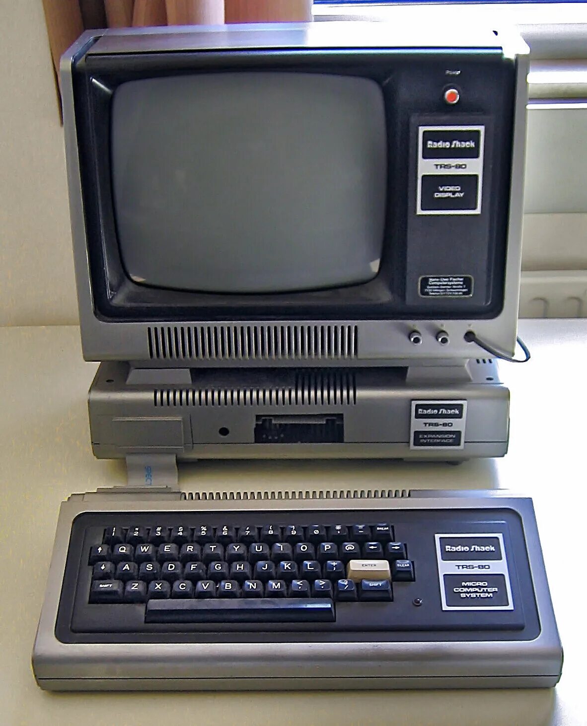 Компьютер начал. Apple II TRS-80 Commodore Pet. TRS-80. Tandy TRS-80. Tandy Radio Shack TRS-80.