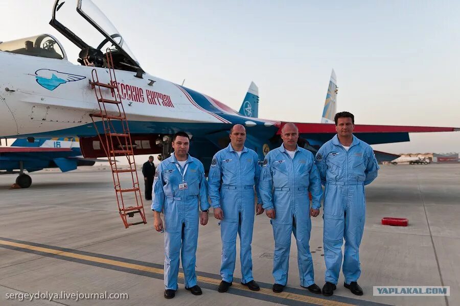 Группа русский витязь. Су-27 пилотажная группа "русские Витязи. Русские Витязи пилотажная группа состав.