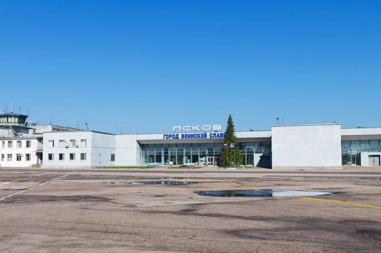 Монумент в честь первых побед красной армии в пскове. Псков кресты. Памятник в крестах псков. Воздушный пунктов пропуска псков. Псков памятник красной армии кресты.