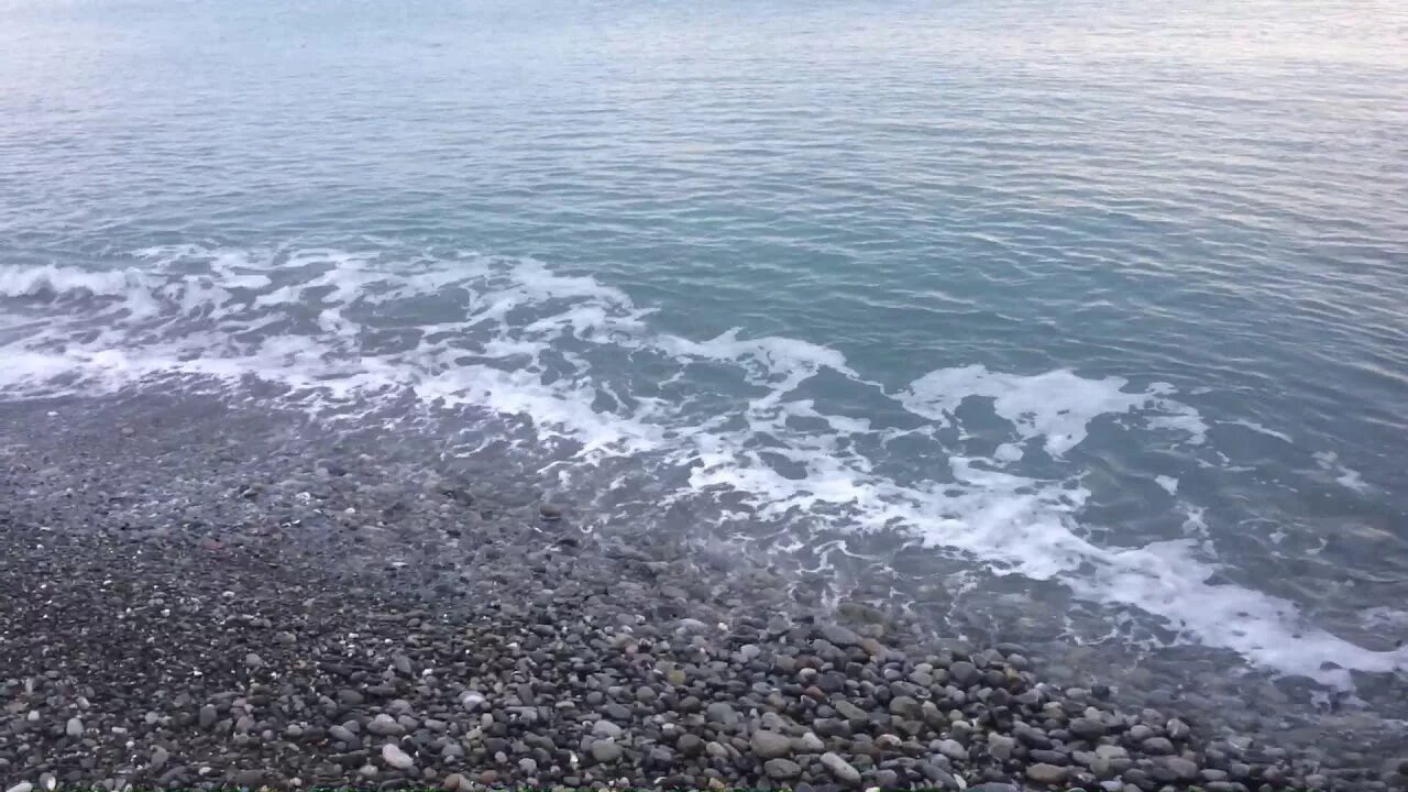 Черное море Сочи зима. Черное море Адлер. Сочи вода в море. Вода в черном море Сочи. Вода в море в сочи в мае