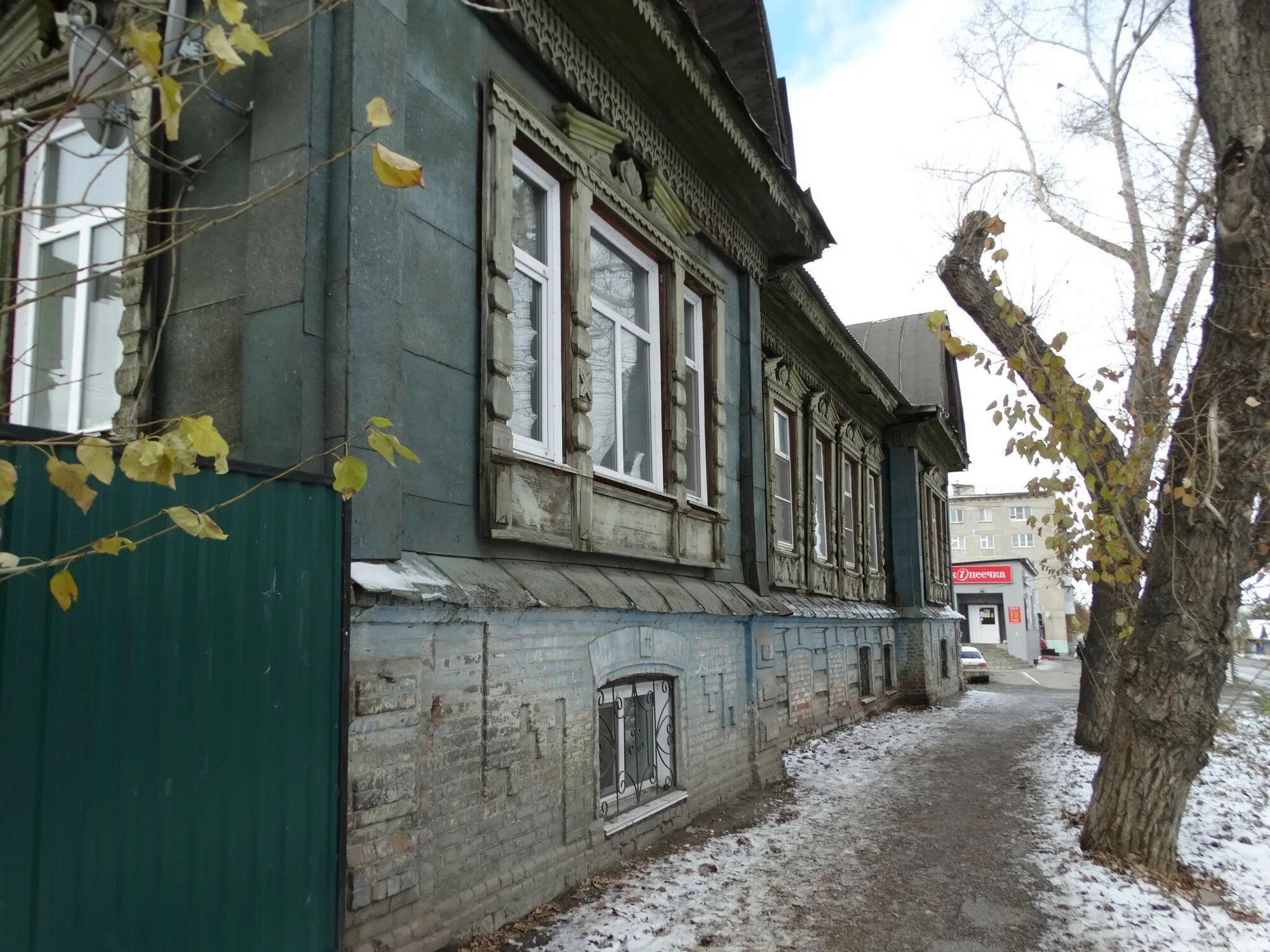 Дом у петровых небольшой даже в испепеляющую. Дом петра шмита саратов. дом петрова. дом петровых 1912 г.. портреты на домах петрегино вельский.